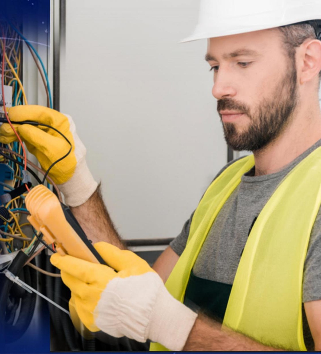 Técnico especializado trabajando en una instalación